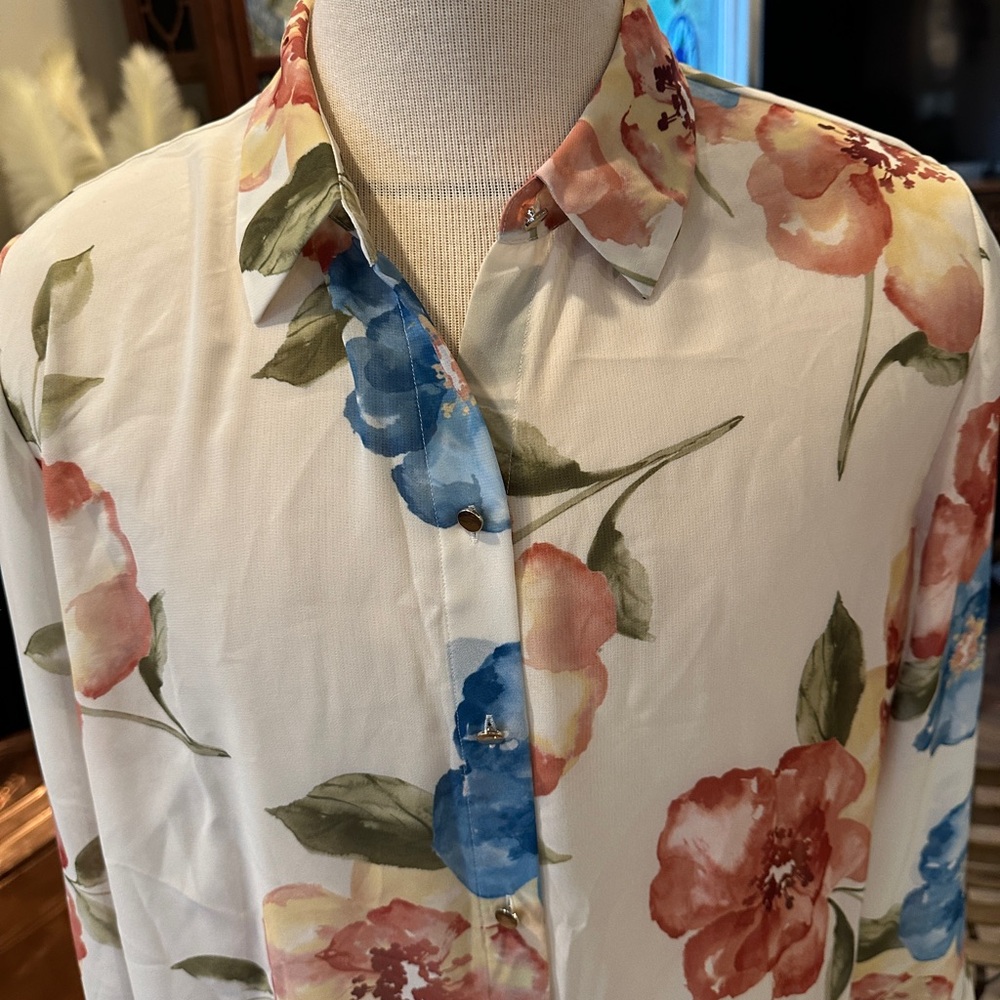 Chico’s Sz 3=16/18 Floral Women's Top - Cream with Blue and Orange Flowers - Picture 3 of 9